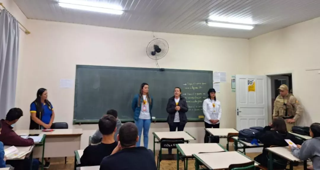 Conselho Tutelar de Mafra abordou estudantes do Ensino Médio para falar sobre o Maio Laranja