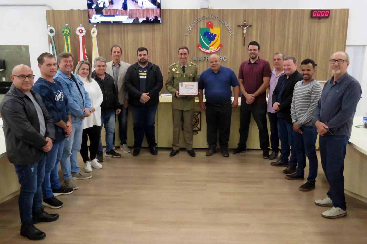 Câmara de Mafra homenageia policial militar por salvamento heroico de recém-nascido