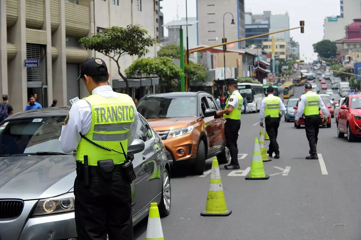 Agente de Trânsito Aplica Multa?