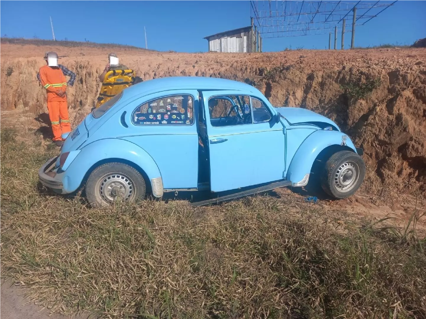 Condutora é arremessada de veículo em acidente em Mafra