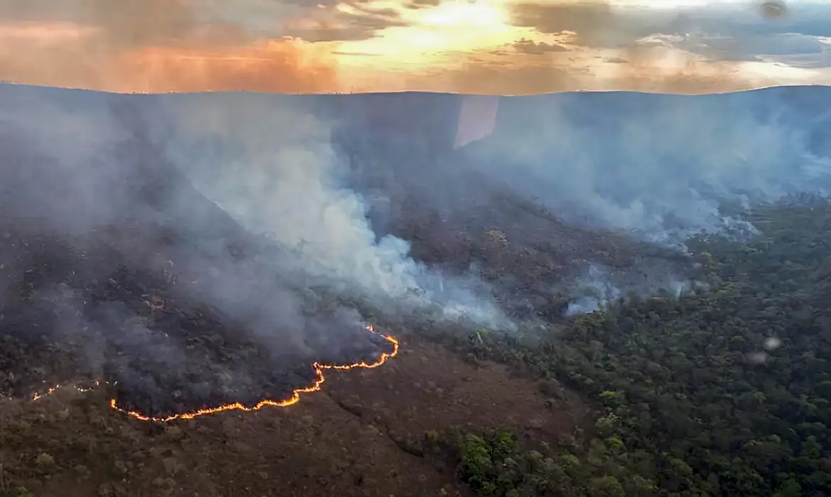 Governo anuncia R$ 514 milhões para combater incêndios florestais