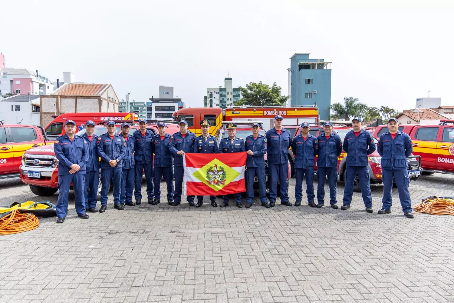 Santa Catarina envia nova equipe de bombeiros para combate às queimadas