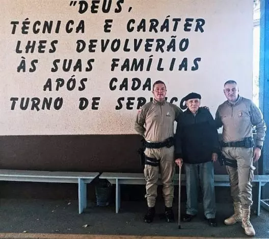 Idoso desorientado é resgatado com apoio de comerciante e Polícia Militar em Mafra