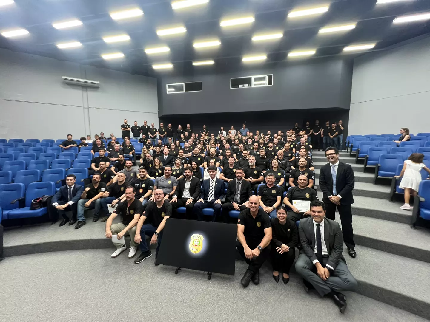 Polícia Civil entrega equipamentos e homenageia policiais que atuaram nas enchentes do RS