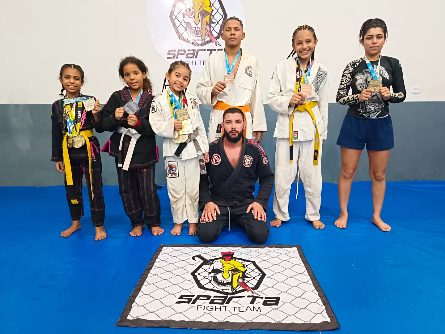 Atletas da Sparta Fight Team conquistam diversas medalhas no Brasileiro de Jiu-Jitsu Desportivo Centro-Oeste 2024