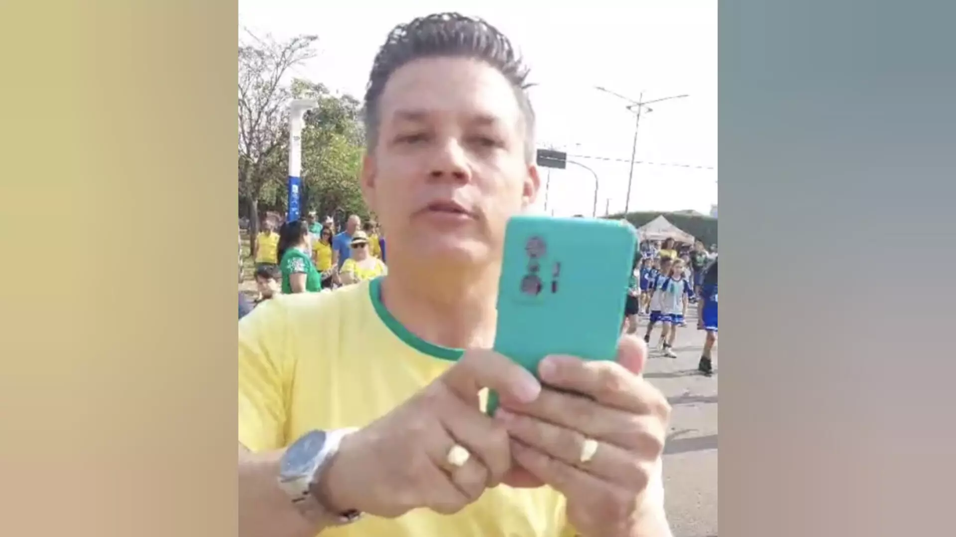 Humberto e Alfredo tentam intimidar mãe durante desfile de 7 de setembro em Água Clara