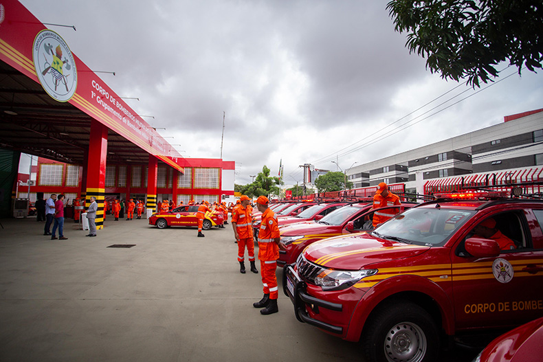 Dez bombeiros do Piauí se deslocam para o Rio Grande do Sul em auxílio às vitimas de inundações