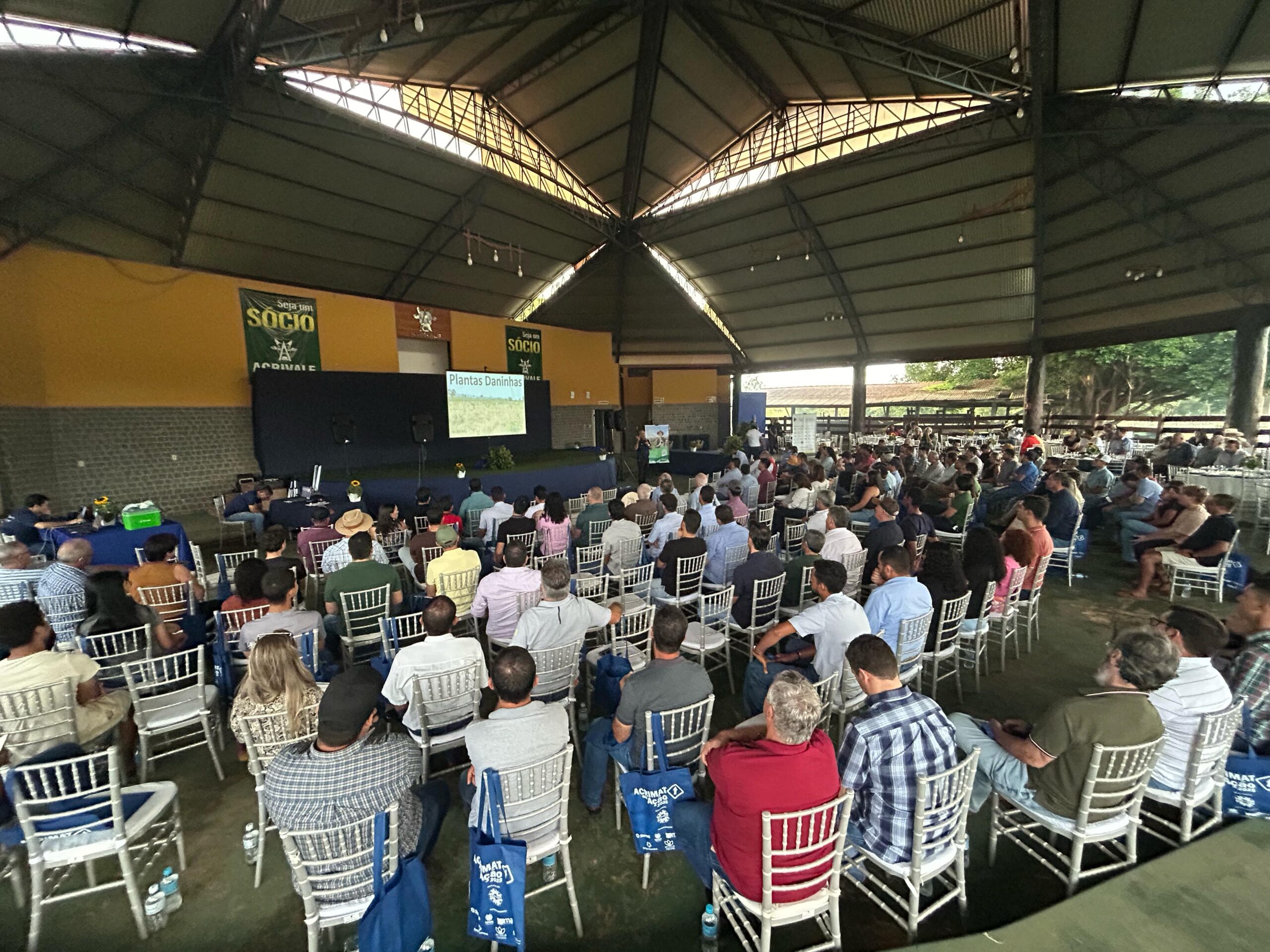 Cerca de 1.700 pessoas buscam conhecimento sobre manejo de pastagem na 2ª rota do Acrimat em Ação