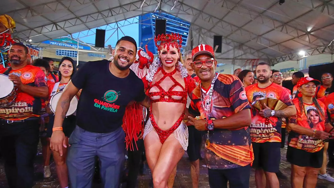 Thalita Zampirolli canta e encanta em festival de bateria na Cidade do  Samba - Feras do Carnaval | Bem Vindo!