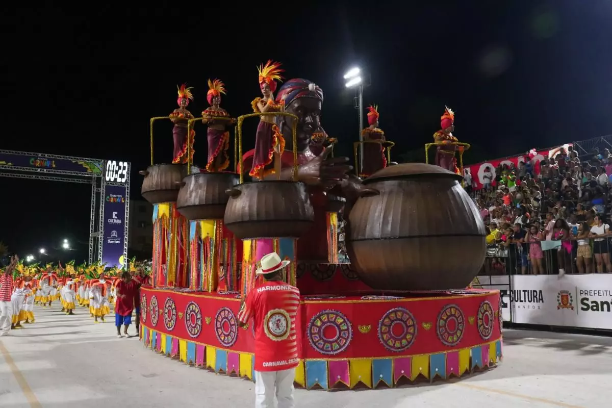 Primeira do grupo especial a desfilar, Independência representou o povo nordestino