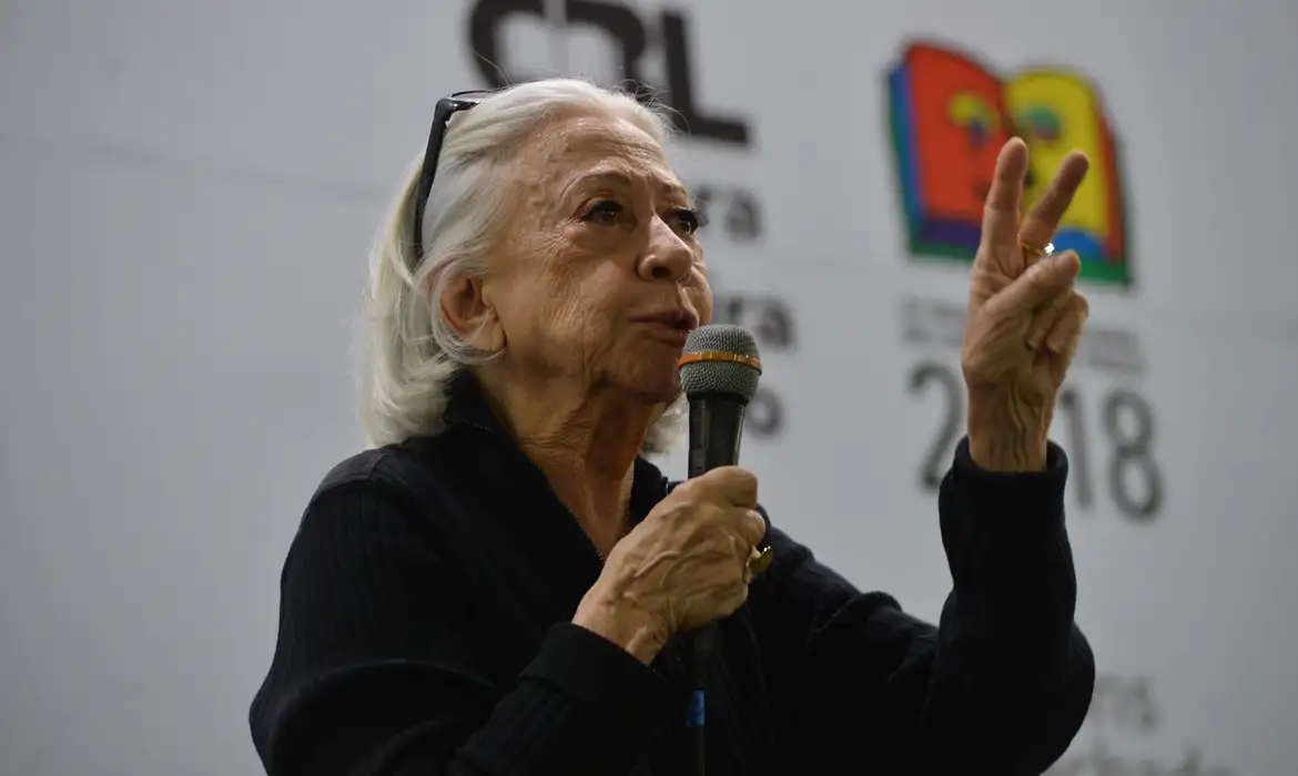 Guinness premia Fernanda Montenegro por recorde de público em leitura