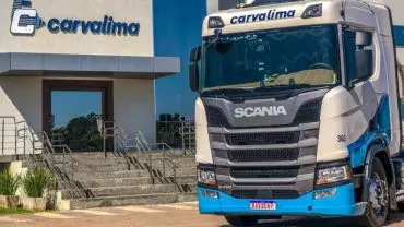 A foto mostra uma carreta da Carvalima Transportes