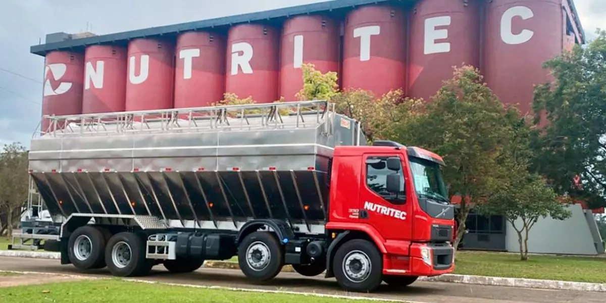 A foto mostra um caminhão da Nutritec