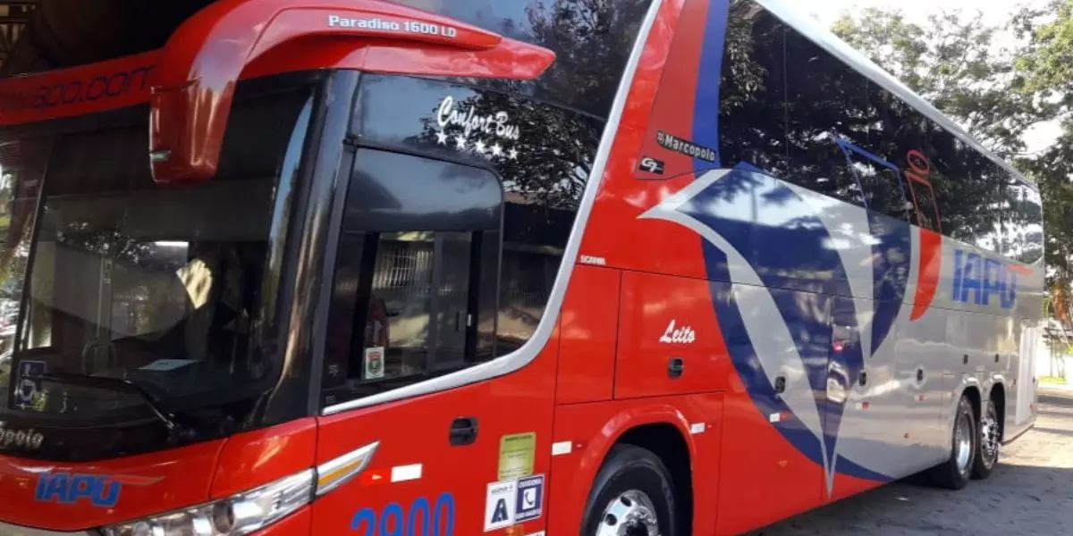 Ônibus da frota da empresa Viação Iapó