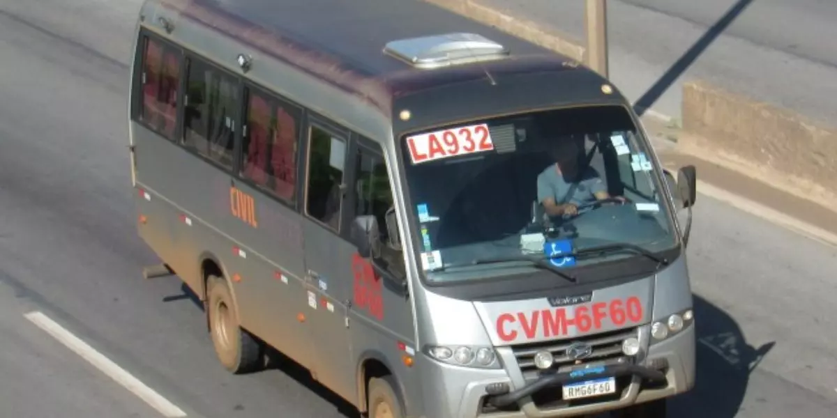 Ônibus da empresa Civil Master