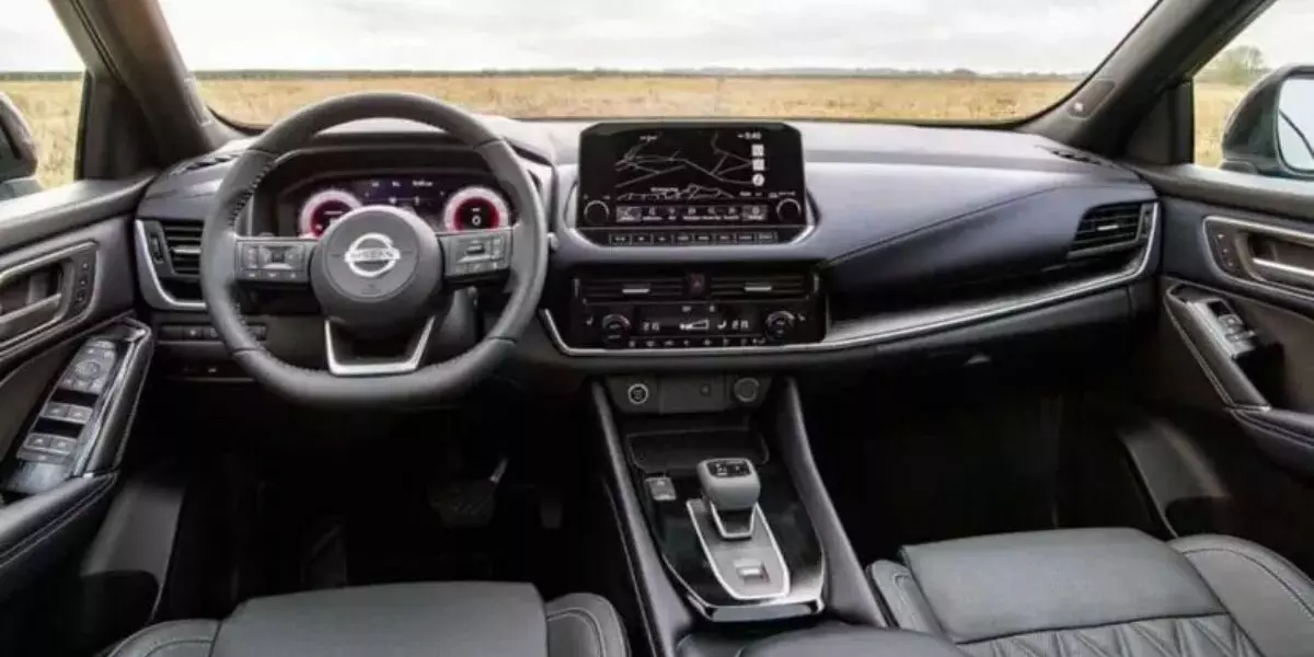 A foto mostra o interior do SUV Nissan Qashqai