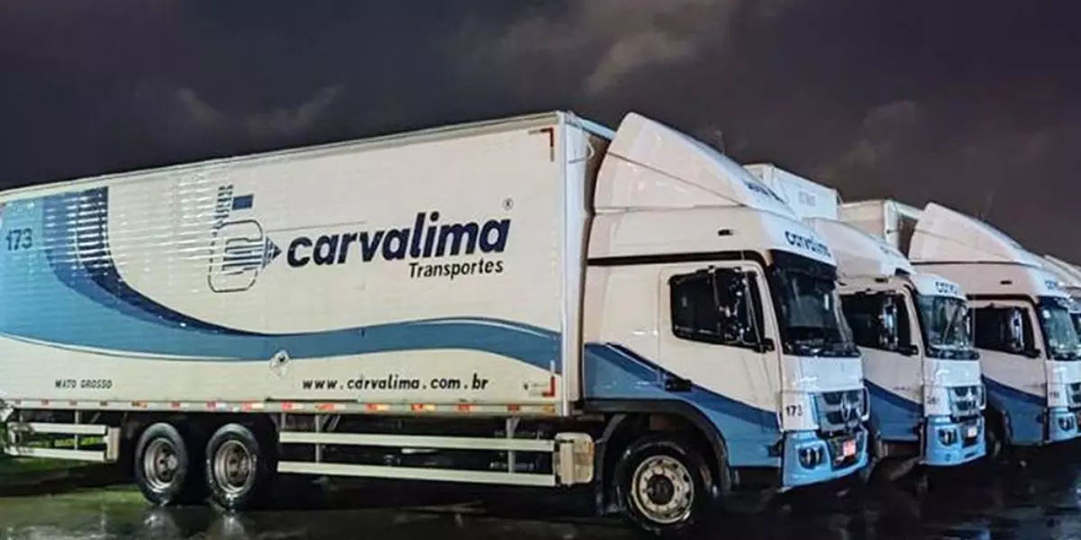 Caminhão Truck da empresa Carvalima Transportes