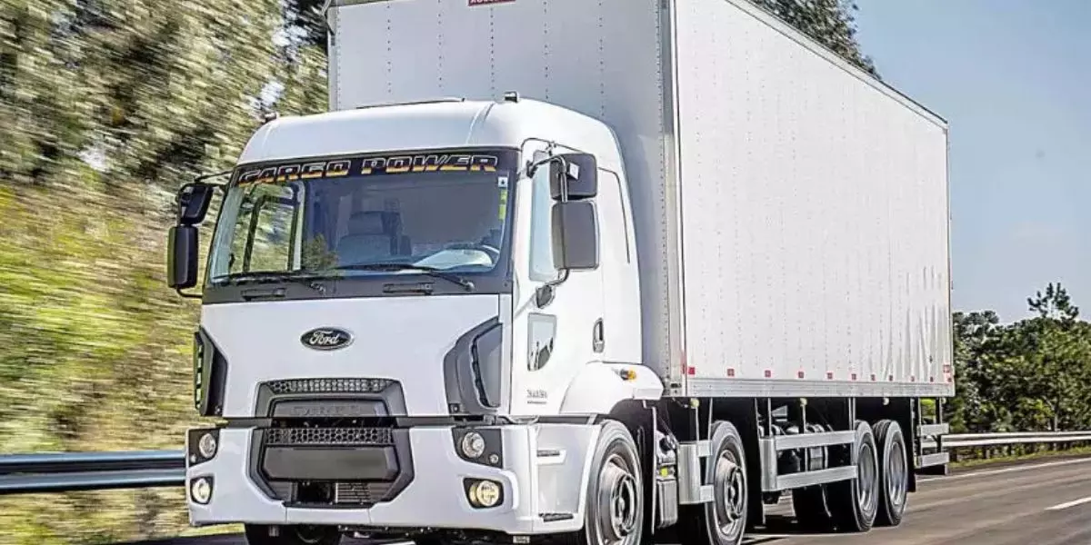 Truck da empresa Radil Alimentos