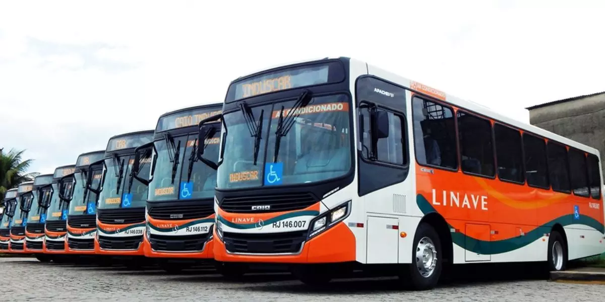 Frota de ônibus da empresa Linave Transportes 