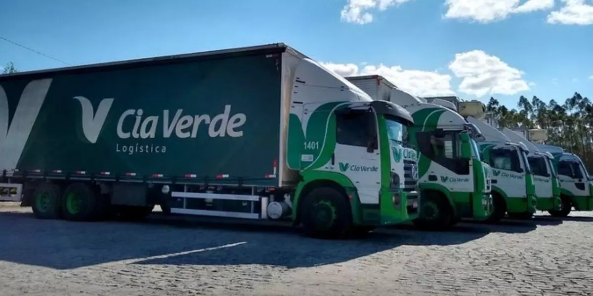 Caminhão Truck da empresa CIA Verde Logística