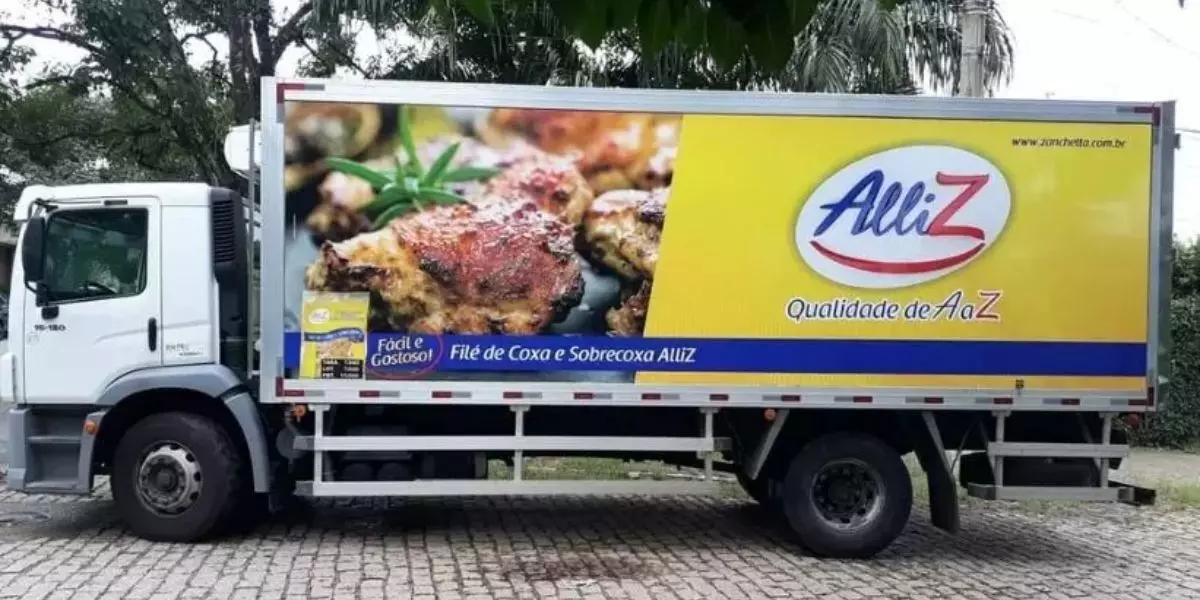 A foto mostra um caminhão Truck do Grupo Zanchetta