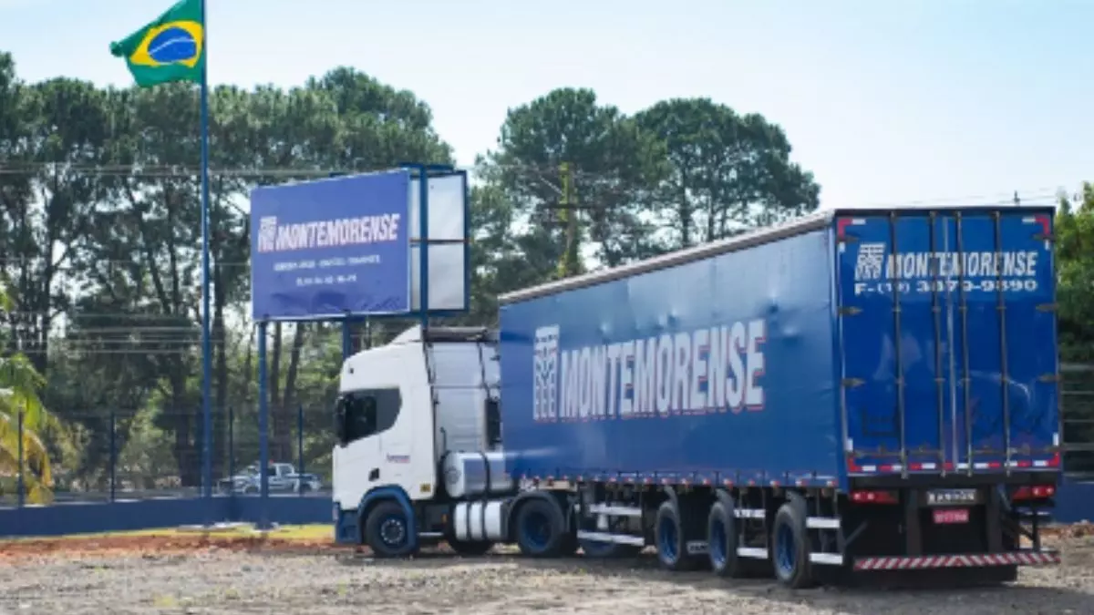 Caminhão da frota da empresa Transportadora Montemorense