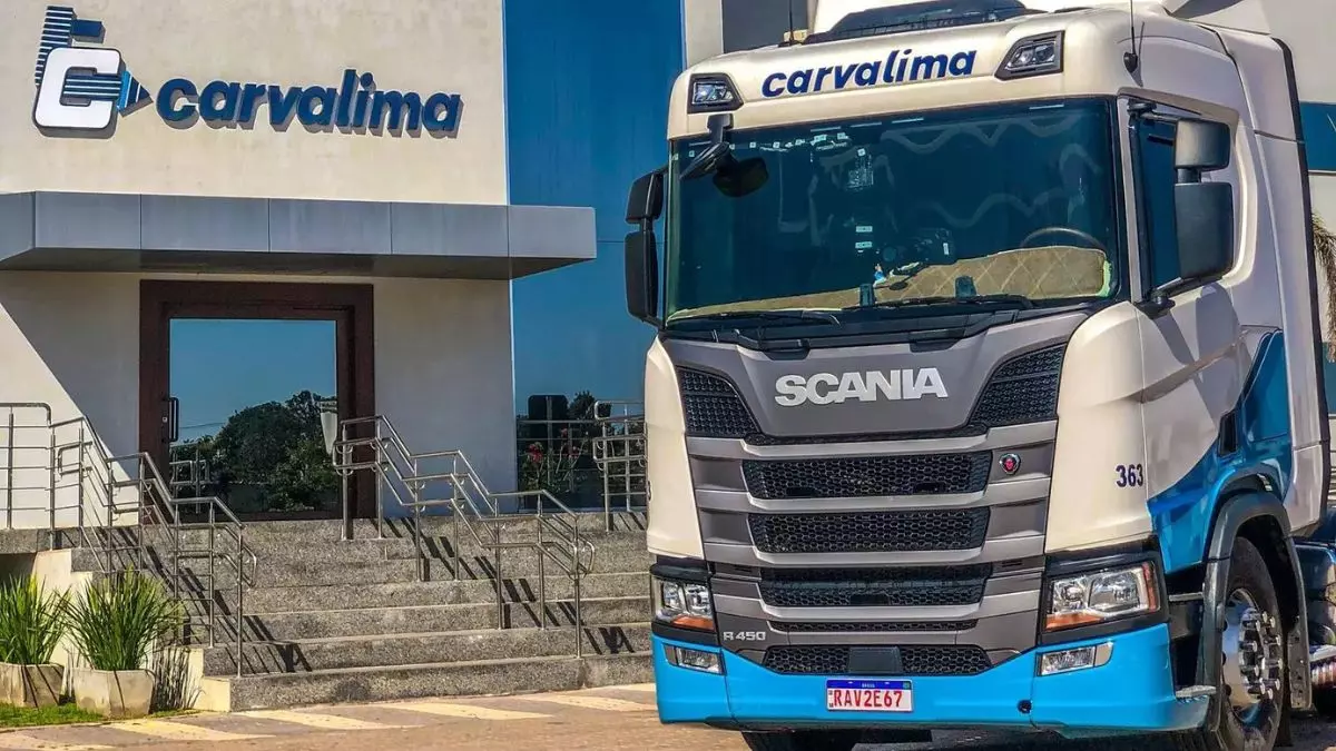 A foto mostra uma carreta da Carvalima Transportes