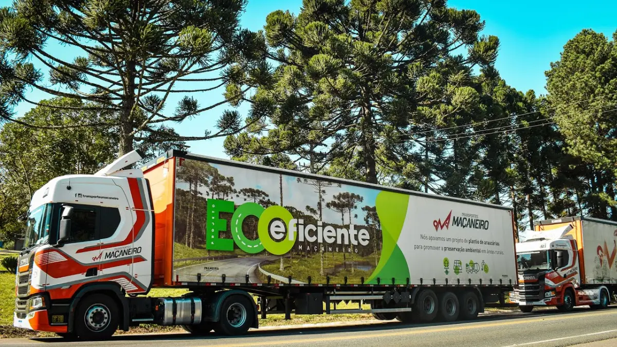 Caminhão da frota da empresa Transportes Maçaneiro