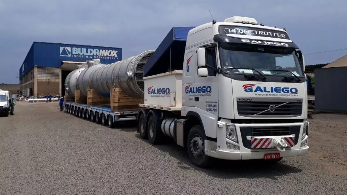 A foto mostra uma carreta prancha da Galliego Pesados