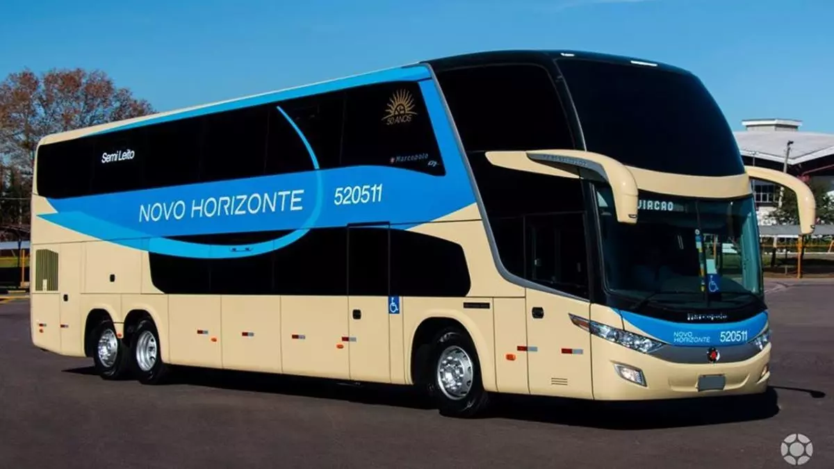 A foto mostra um ônibus da Novo Horizonte