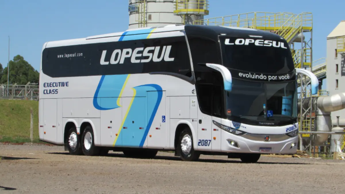 Ônibus da frota da empresa Lopesul