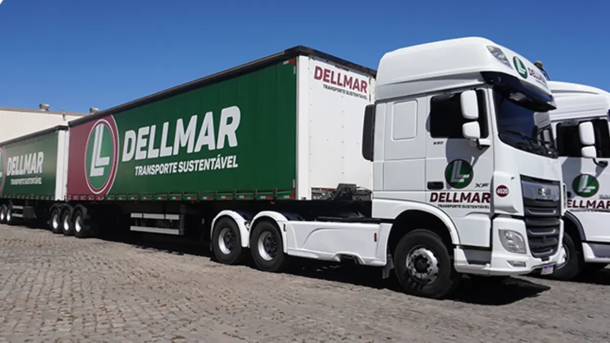 Caminhão da frota da empresa Dellmar Transportes