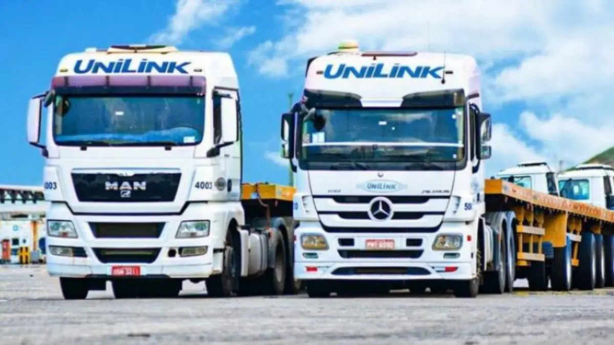 Frota de caminhão da empresa UniLink Transportes