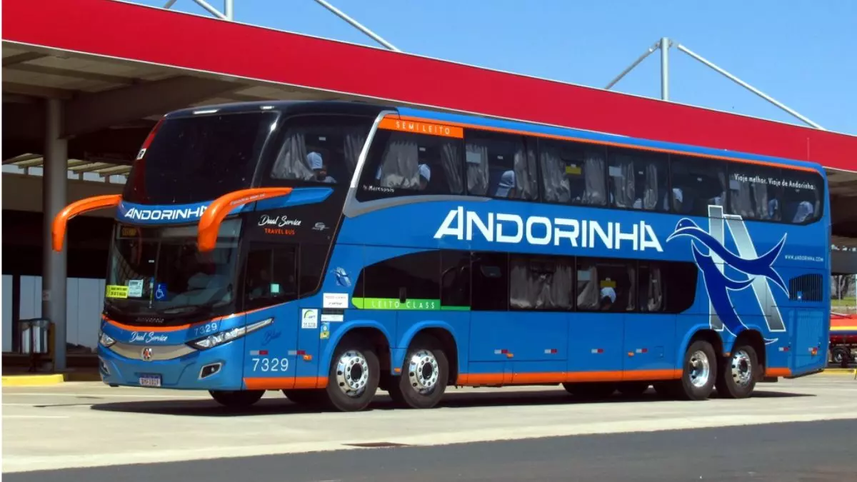 Ônibus da frota da empresa Andorinha