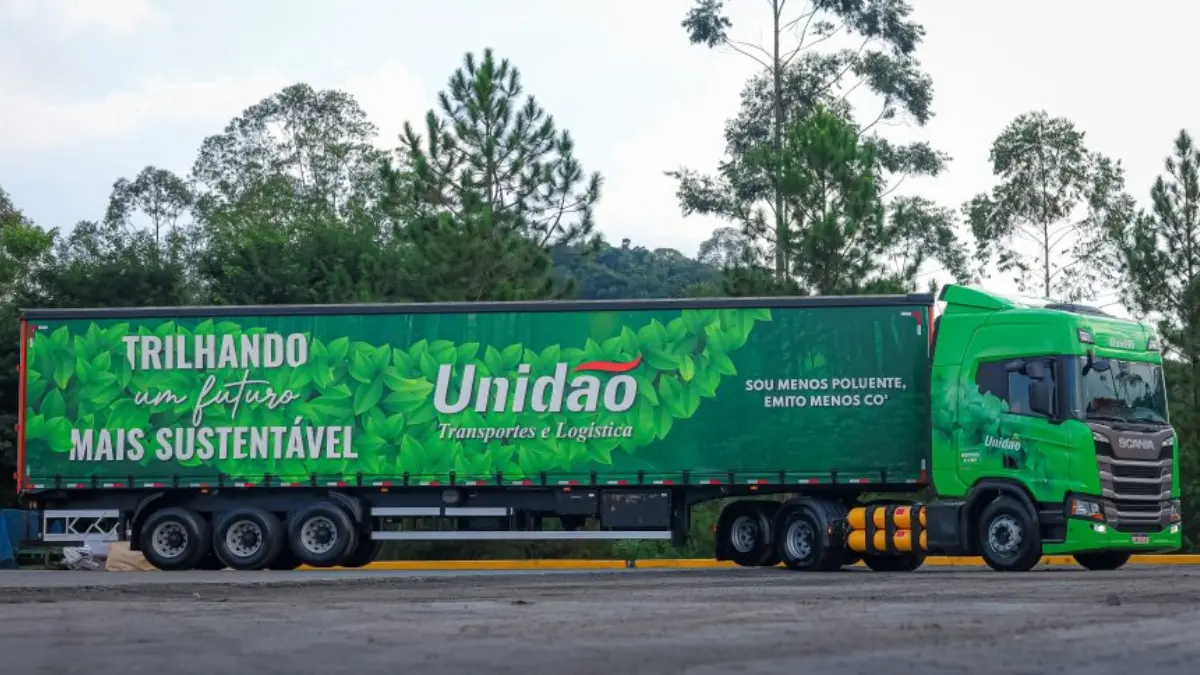 Carreta da frota da empresa União Transportes 