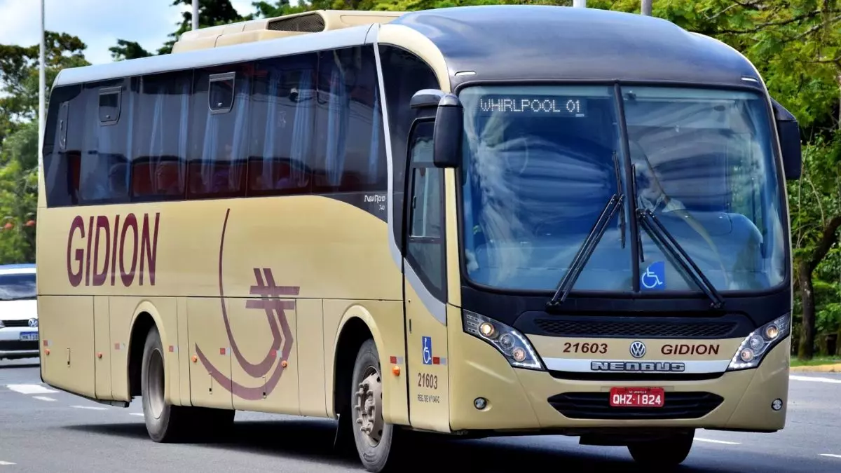 A foto mostra um ônibus da Gidion