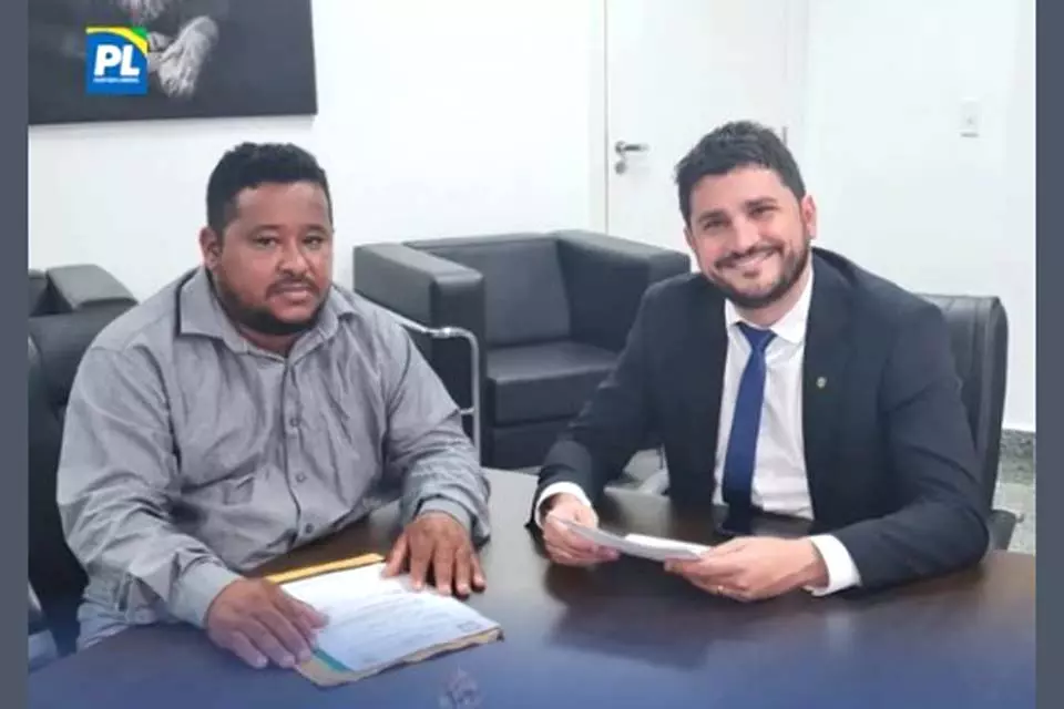 Deputado Estadual Jean Mendonça se reúne com liderança do município de Primavera de Rondônia