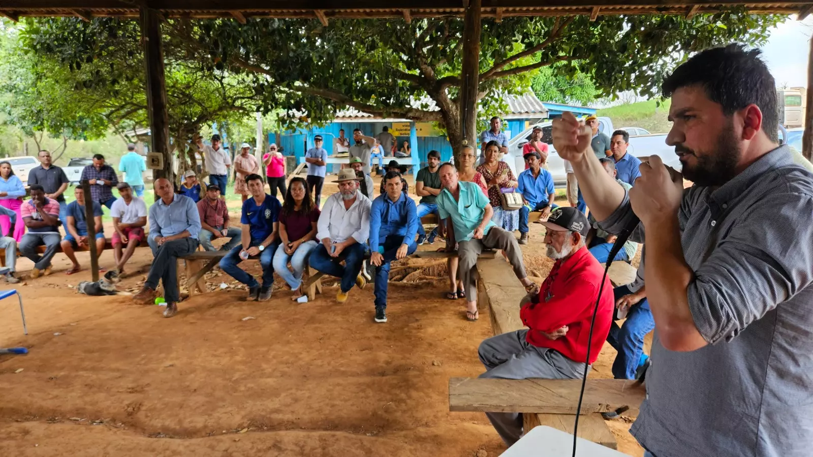 Jean Mendonça participou da sessão itinerante realizada pela Câmara Municipal de Parecis