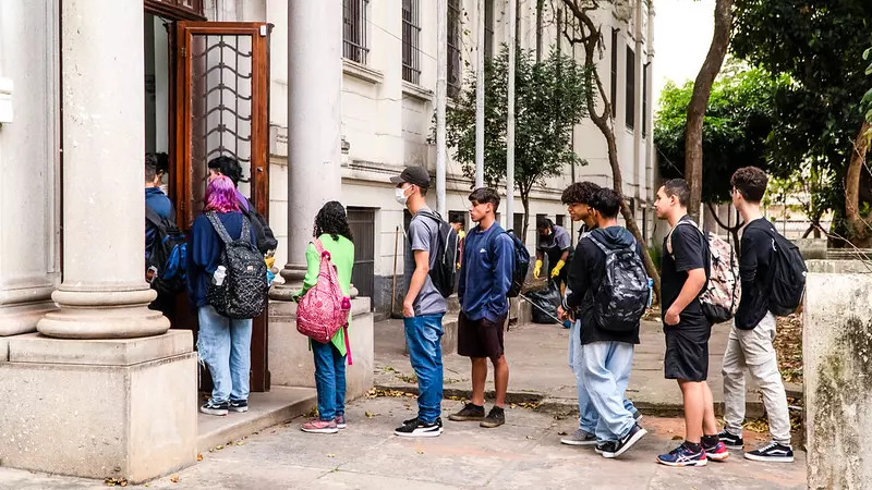 Pesquisador alerta para ação de grupos de ódio em ataques a escolas