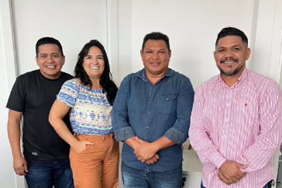 Chefe de gabinete do Deputado Estadual Jean Mendonça, Irma Fogaça, recebeu representantes da Associação dos Moradores do Bairro Ageno