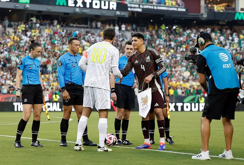 Vitória do Brasil por 3x2 sobre o México foi marcada por cantos homofóbicos contra Alisson, goleiro