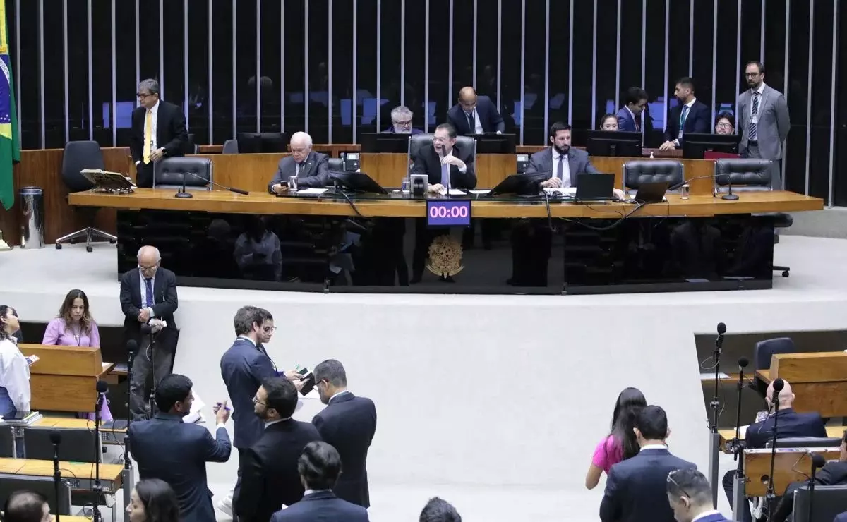 Deputados aprovam regime de urgência para dois projetos de lei; veja quais