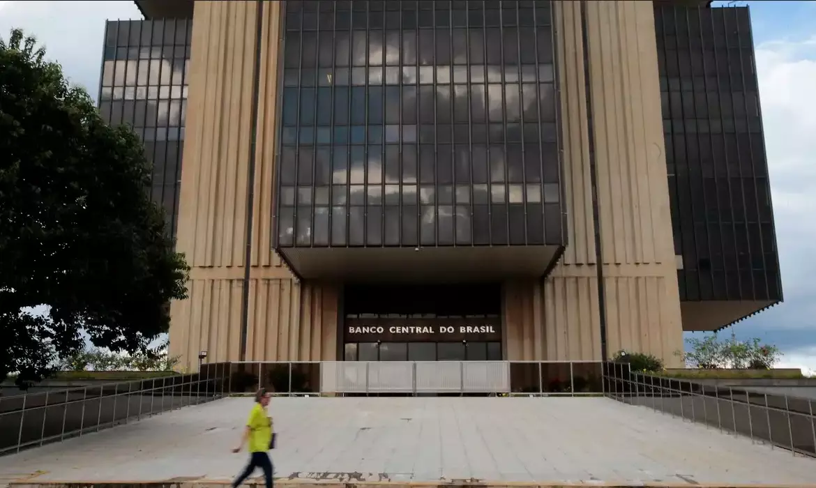 Comissão do Senado analisa PEC que ajusta autonomia do Banco Central