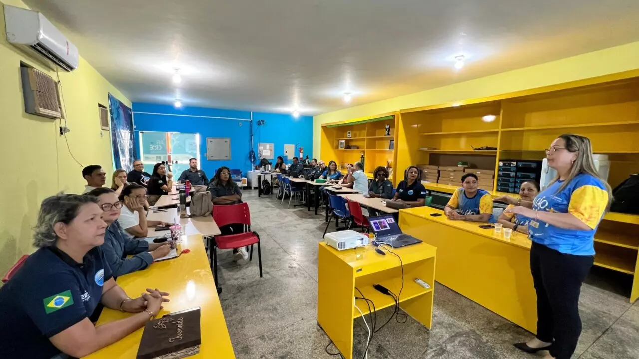 Encontro reúne professores e intérpretes de Libras para aprimorar práticas pedagógicas em Rondônia