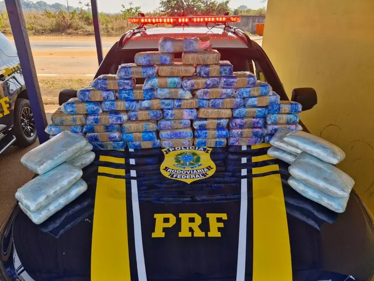 PRF intercepta quase 60 kg de cocaína e maconha em ônibus em Porto Velho