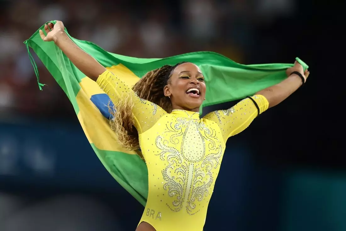 Atual campeã olímpica, Rebeca Andrade defende o ouro na final do salto em Paris