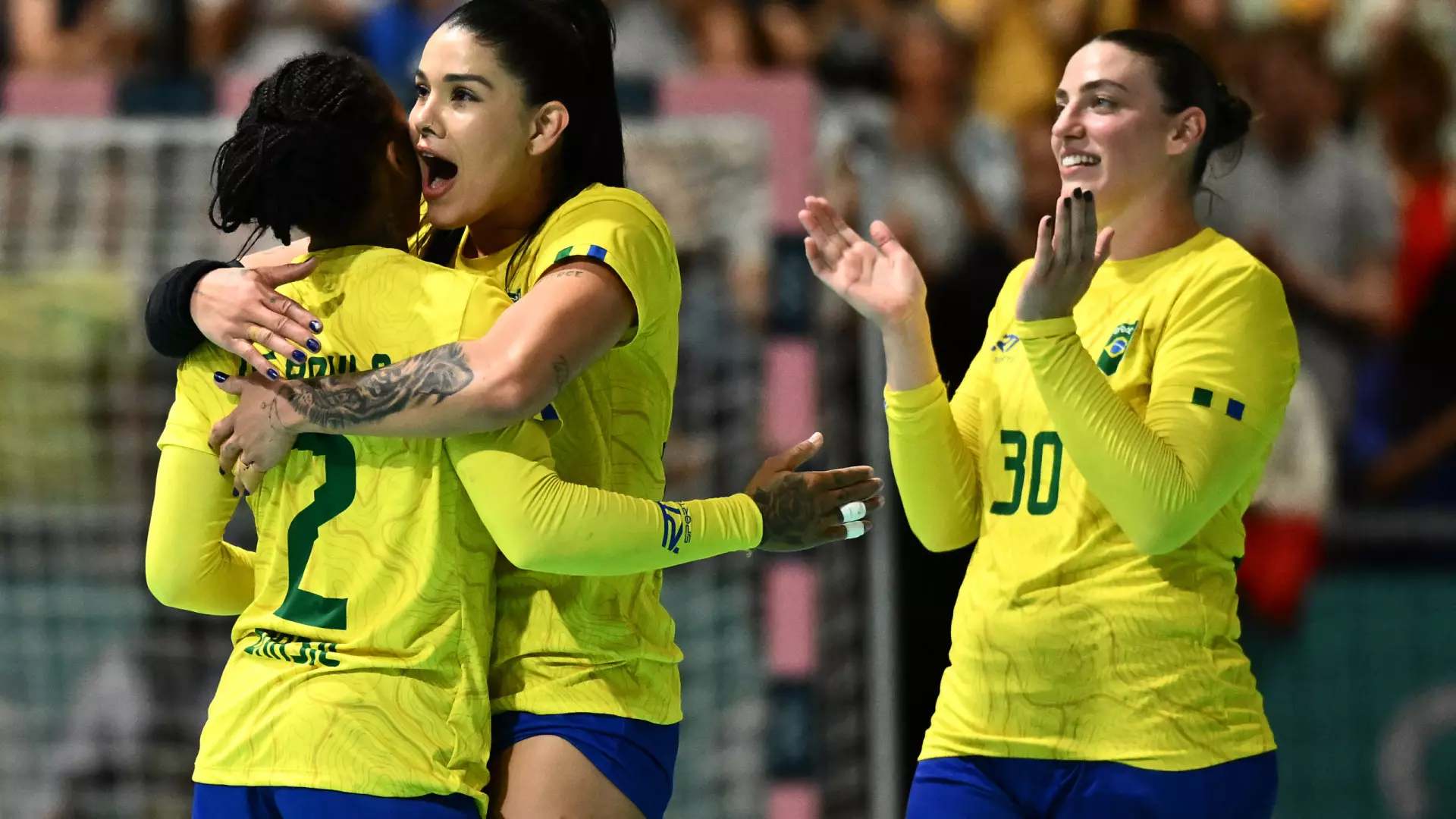 Brasil goleia Angola em 'decisão' e volta às quartas de final do handebol feminino na Olimpíada