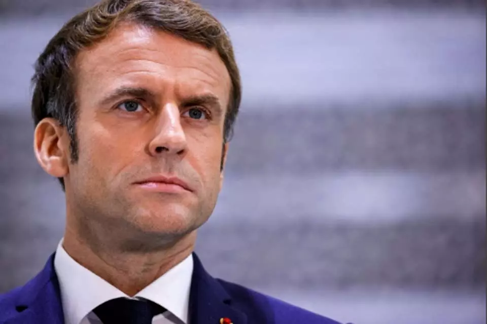 Macron barra esquerdista em cargo de primeiro-ministro e prolonga impasse