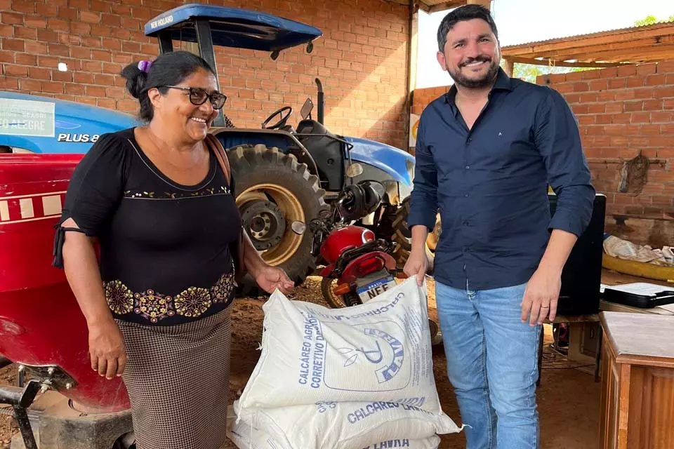 Deputado Jean Mendonça garante calcário para produtores rurais de Alto Alegre dos Parecis