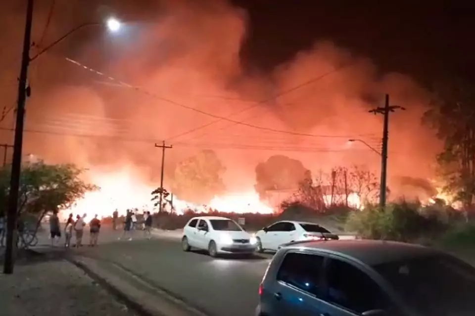 Incêndio em Colorado do Oeste e vendaval em Cerejeiras